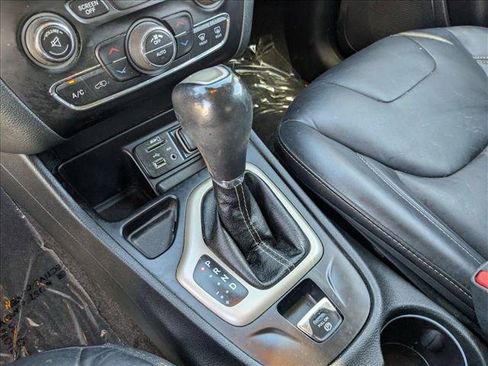 Used 2017 Jeep Cherokee Limited FWD image 12
