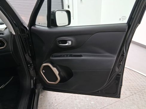 Used 2016 Jeep Renegade 75th Anniversary image 32