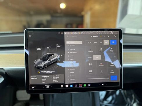 Used 2022 Tesla Model 3 Long Range AWD/4WD image 29