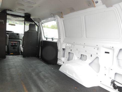 Used 2009 Ford E-350 and Econoline 350 Super Duty RWD image 19
