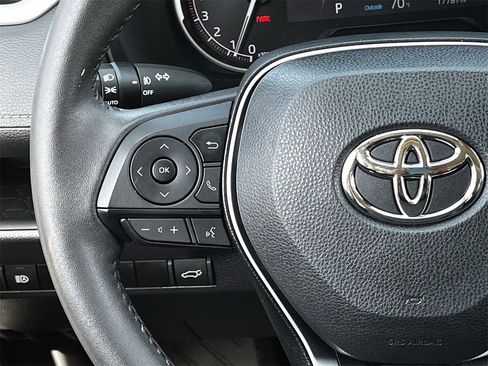 Used 2023 Toyota RAV4 XLE Premium image 12