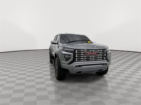 Used 2024 GMC Canyon Denali image 2