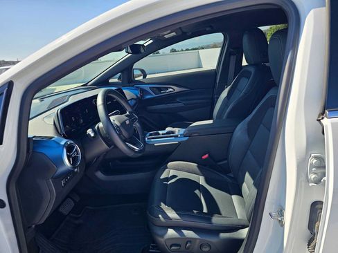 Used 2024 Chevrolet Equinox EV LT w/ LPO, Blackout Package FWD image 20