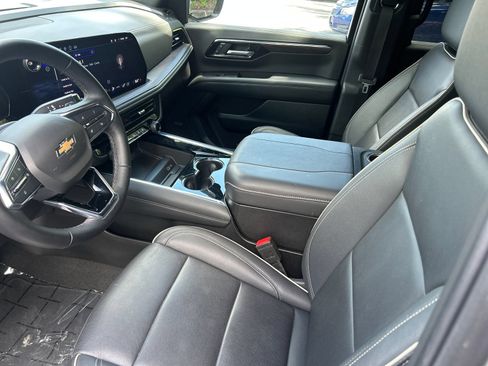 Used 2025 Chevrolet Suburban Premier RWD image 10