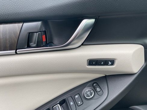 Used 2018 Honda Accord Touring image 22