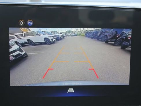 Used 2025 Chevrolet Equinox LT FWD image 8