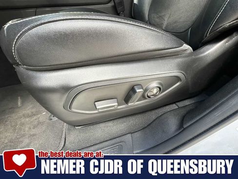 Used 2023 Jeep Grand Cherokee L Laredo AWD/4WD image 12