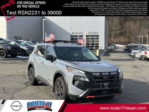 Used 2025 Nissan Rogue SV image 1