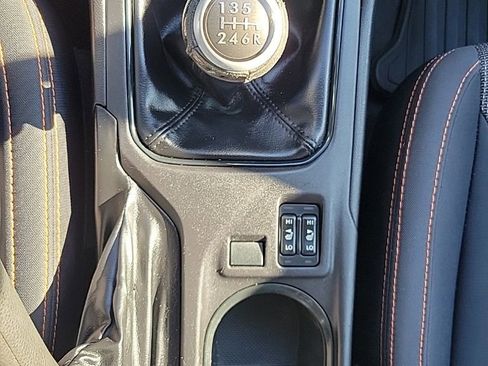 Used 2018 Subaru Crosstrek 2.0i Premium image 12