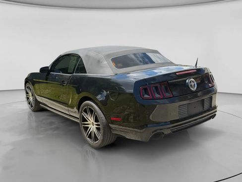 Used 2014 Ford Mustang Convertible RWD image 3