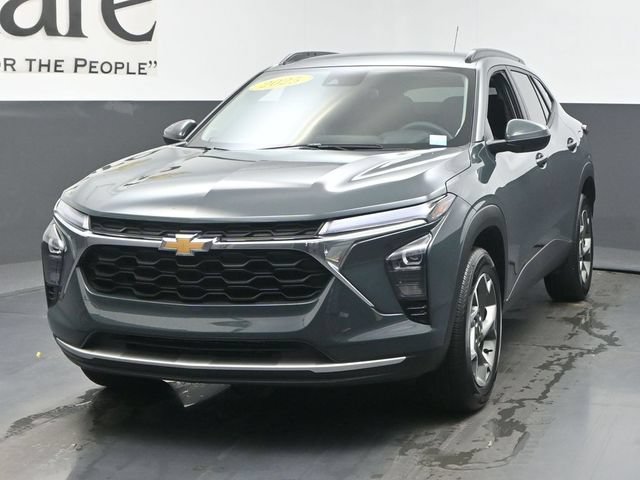 Used 2025 Chevrolet Trax LT FWD image 7