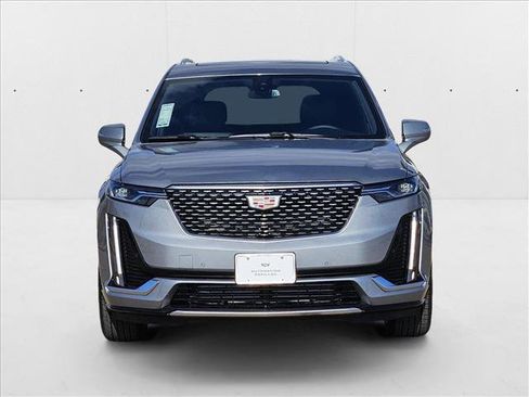 New 2025 Cadillac XT6 Luxury image 6