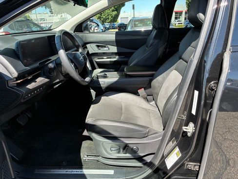 Used 2025 Nissan Ariya AWD image 17