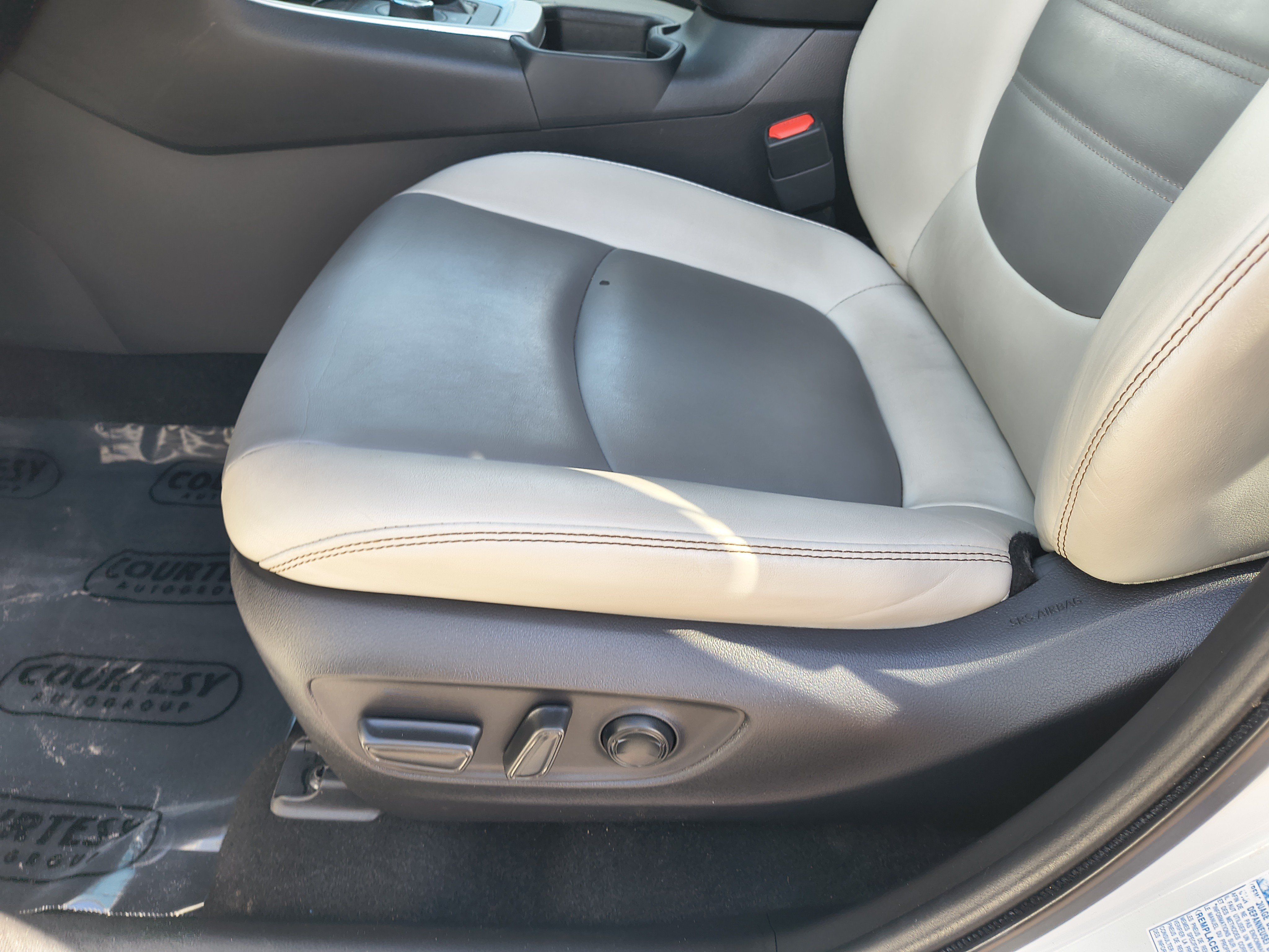 Used 2021 Toyota RAV4 XLE Premium AWD/4WD image 21