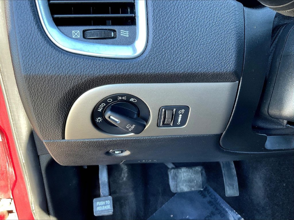 Used 2019 Dodge Durango SXT w/ 3rd Row Seating Group AWD/4WD image 21