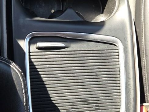 Used 2023 Chrysler Pacifica Touring-L FWD image 38