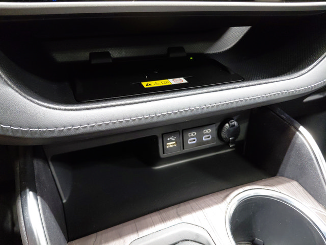 Used 2023 Toyota Highlander Limited AWD/4WD image 31