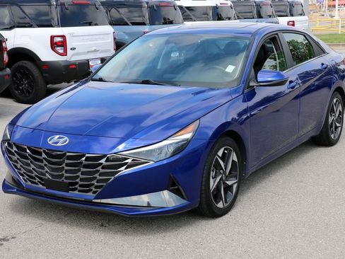 Used 2021 Hyundai Elantra Limited w/ Cargo Package FWD image 2