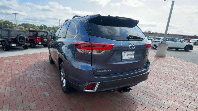 Used 2018 Toyota Highlander Limited Platinum AWD/4WD image 9