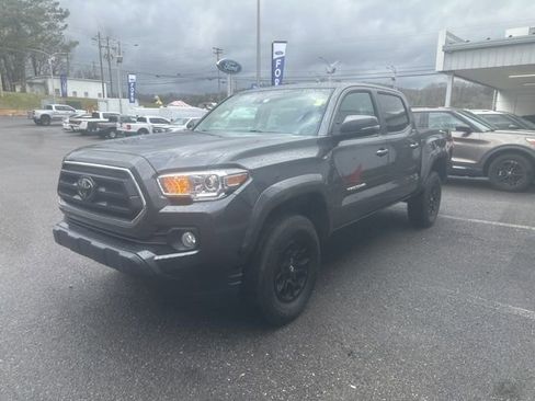 Used 2022 Toyota Tacoma SR5 w/ Technology Package image 1