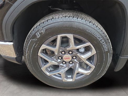 New 2026 GMC Sierra 1500 SLE w/ Preferred Package image 9