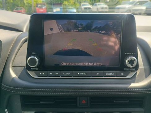 Used 2024 Nissan Rogue S AWD/4WD image 32