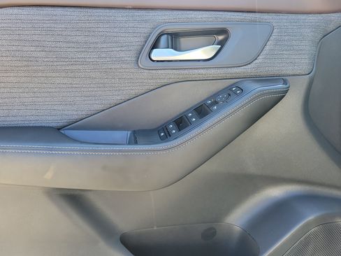 Certified 2023 Nissan Rogue SV FWD image 14