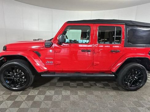 Used 2023 Jeep Wrangler Unlimited Sahara w/ Cold Weather Group AWD/4WD image 6