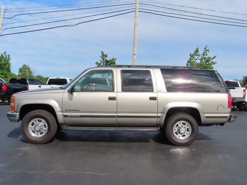 Used 1999 Chevrolet Suburban 2500 w/ Preferred Equipment Group 3 AWD/4WD image 3