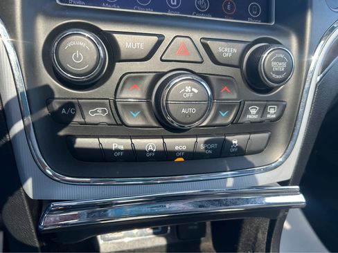 Used 2018 Jeep Grand Cherokee Limited image 22