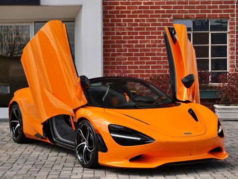 Used 2024 McLaren 750S Spider RWD image 22