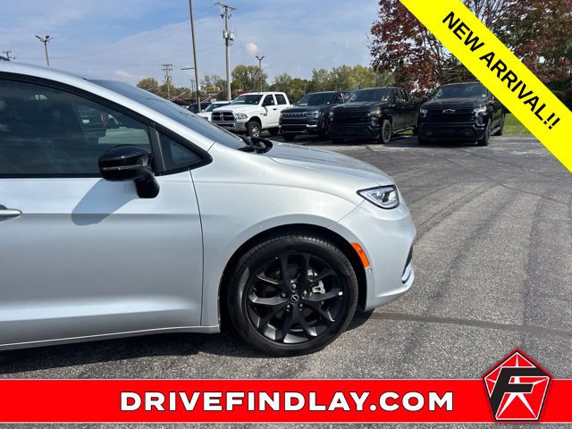 Used 2026 Chrysler Pacifica Select w/ S Appearance Package FWD image 5