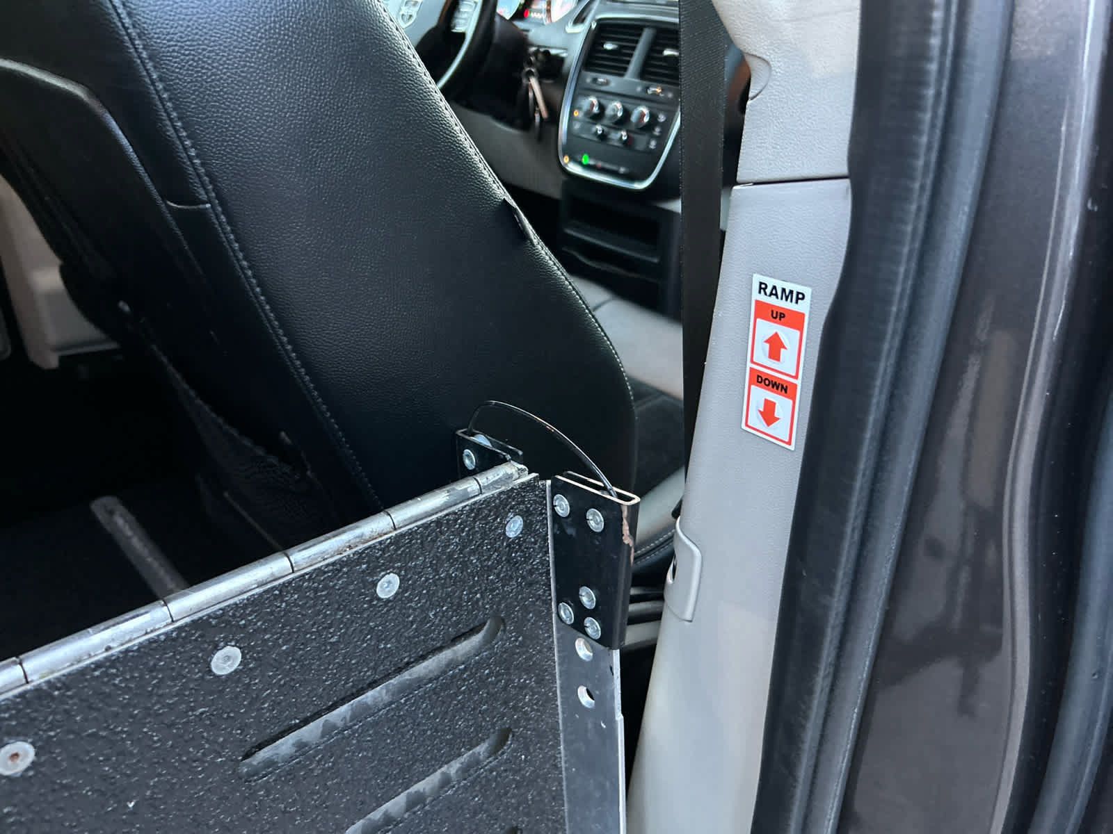 Used 2018 Dodge Grand Caravan SXT FWD image 30