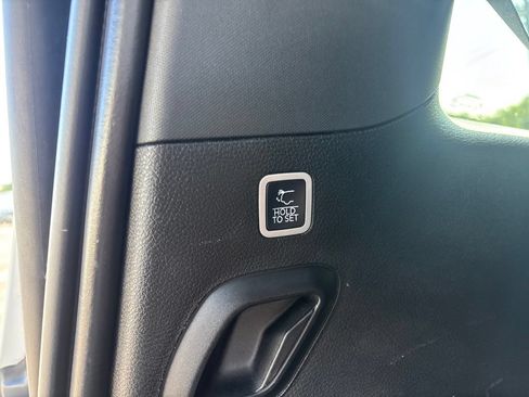 Used 2022 Jeep Wagoneer Series II AWD/4WD image 37