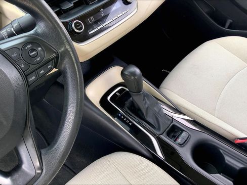 Used 2022 Toyota Corolla LE w/ LE Convenience Package FWD image 16