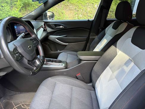 Certified 2024 Chevrolet Trax RS w/ Driver Confidence Package FWD image 17