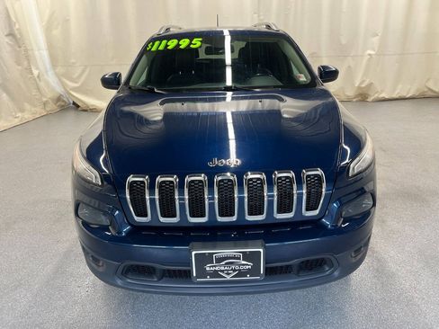 Used 2018 Jeep Cherokee Latitude Plus w/ Cold Weather Group AWD/4WD image 2
