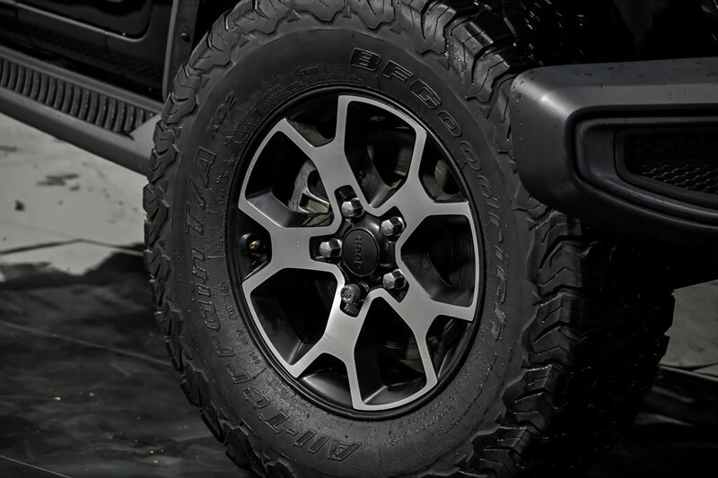 Used 2021 Jeep Wrangler Unlimited Rubicon AWD/4WD image 3