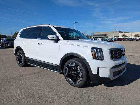 New 2025 Kia Telluride S image 2