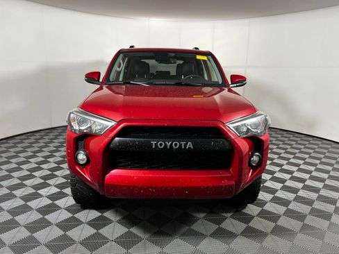 Used 2020 Toyota 4Runner SR5 Premium w/ Moonroof Package AWD/4WD image 2