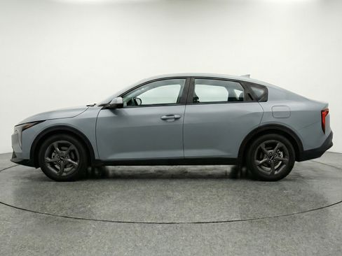 Used 2025 Kia K4 LXS image 5