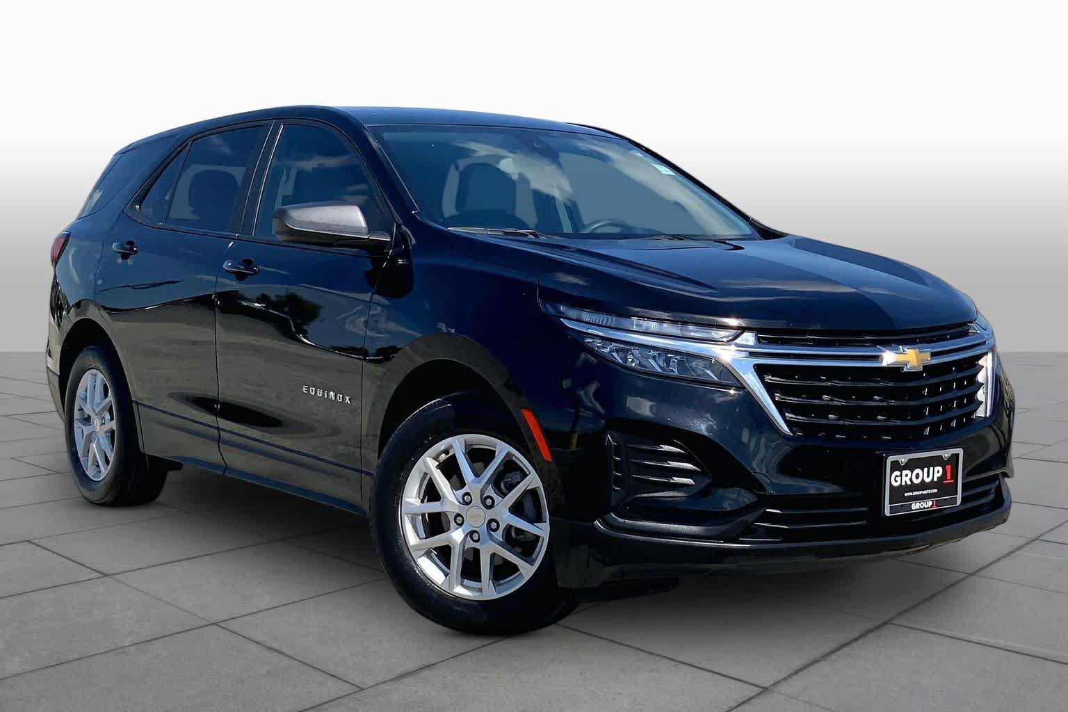 Used 2023 Chevrolet Equinox LS w/ LS Convenience Package FWD image 3