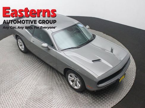 Used 2023 Dodge Challenger SXT image 3