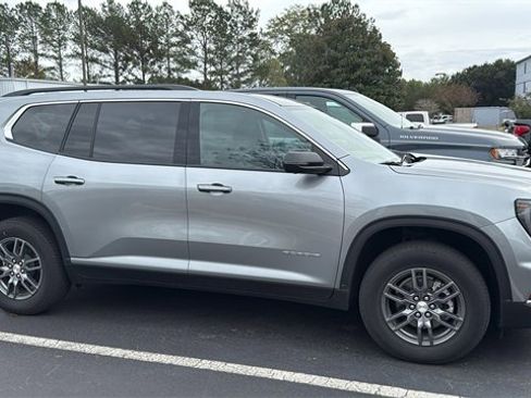 Used 2025 GMC Acadia Elevation image 3