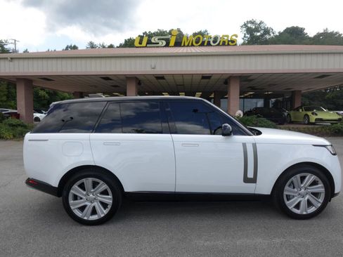 Used 2023 Land Rover Range Rover SE AWD/4WD image 2