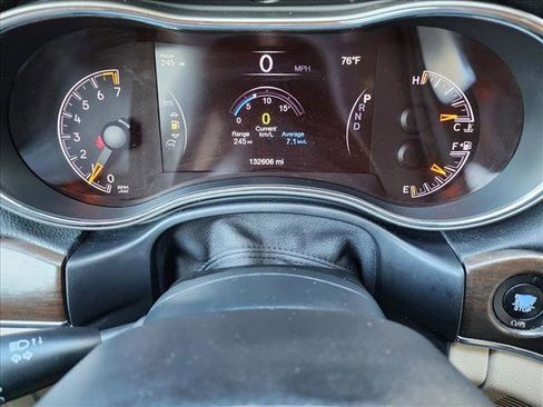 Used 2017 Jeep Grand Cherokee Limited RWD image 11