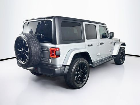 Used 2023 Jeep Wrangler Unlimited Sahara w/ Cold Weather Group AWD/4WD image 9