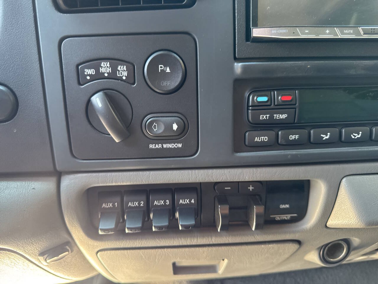 Used 2005 Ford F250 Lariat AWD/4WD image 21