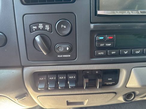 Used 2005 Ford F250 Lariat AWD/4WD image 21