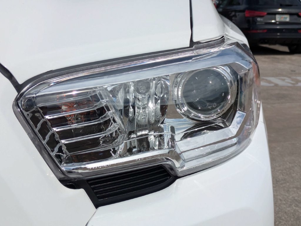 Used 2021 Toyota Tacoma SR5 RWD image 28